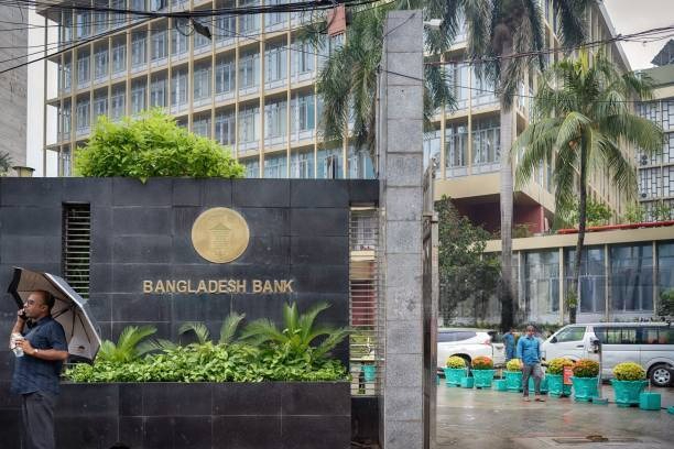 Bangladesh Bank Bars 18 Banks from Dividend Payouts Amid Financial Instability