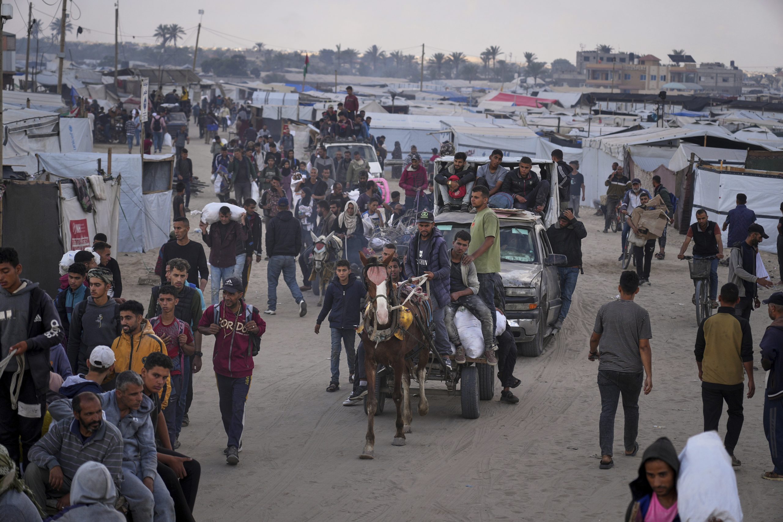 US-Backed Gaza Aid Centres Temporarily Close After 27 Killed in Israeli Fire