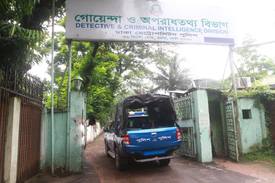 পল্টনে মাদক কারবারিদের গুলিতে ডিবি পুলিশের 2 সদস্য গুলিবিদ্ধ, আটক 3