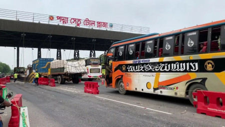 ২০২৫ সালে পদ্মা ও যমুনা সেতুতে রেকর্ড টোল আদায়, যানবাহনের ব্যাপক চলাচল